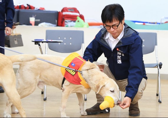 陳其邁因日前花蓮地震聲量竄高。(圖/翻攝自陳其邁臉書)