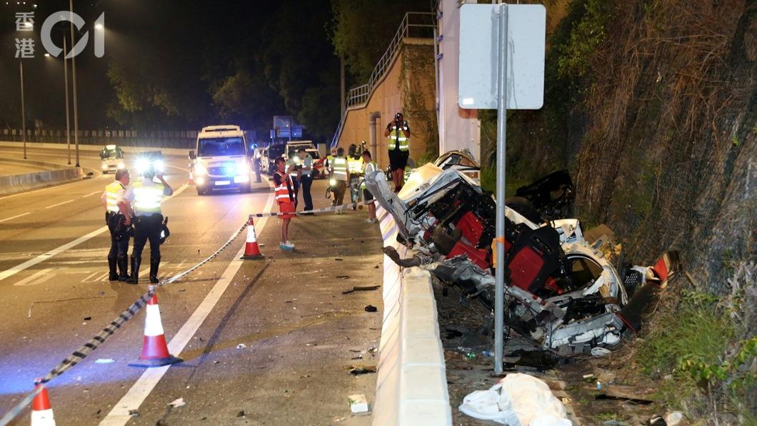 轎車「港公路連環撞」！車體零件全噴飛　駕駛3人宣告不治