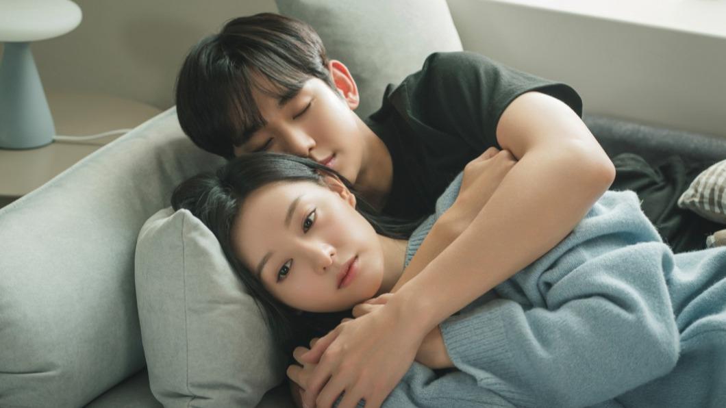 《淚之女王》的導演曾言希望能超越《愛的迫降》的紀錄。(圖/翻攝自tvN)