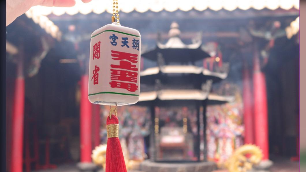 香燈腳必收!北港朝天宮悠遊卡330週年紀念款 轎窗燈造型「會發光」