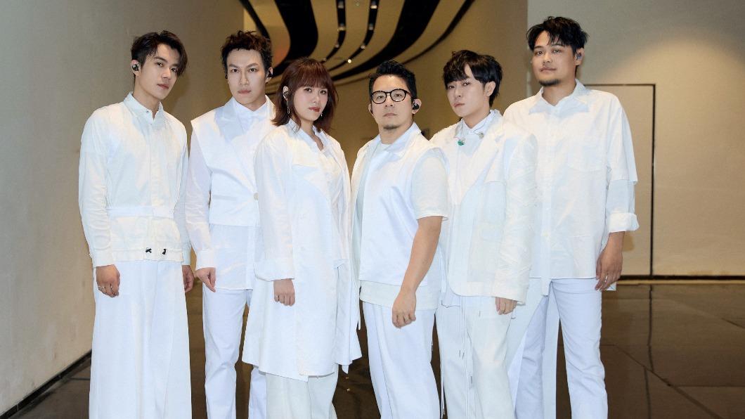 蘇打綠唱一半「突拍MV」觀眾全入鏡 青峰認變了:現在很陰沉
