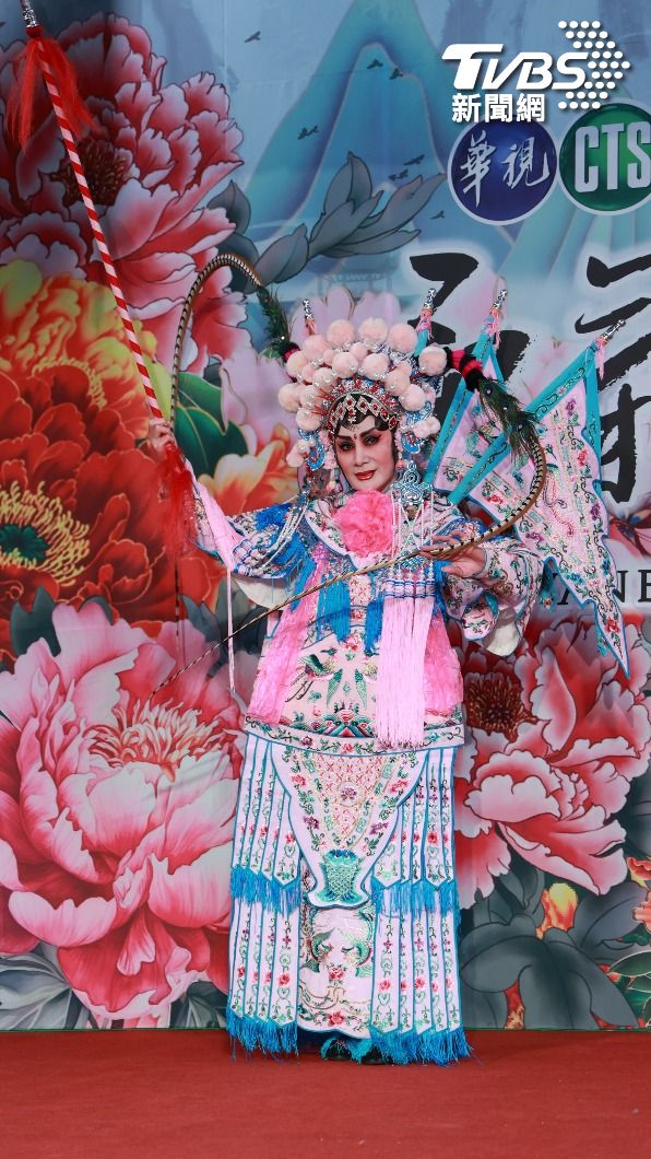 陳亞蘭難得演出女旦角色。(圖/黃城碩攝)