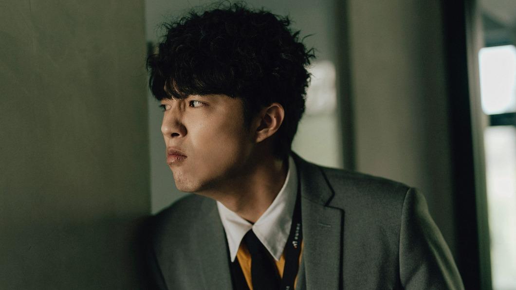 蔡凡熙飾演「能夠通靈、聞得到鬼」的呆萌少年。(圖/逆光電影股份有限公司提供)