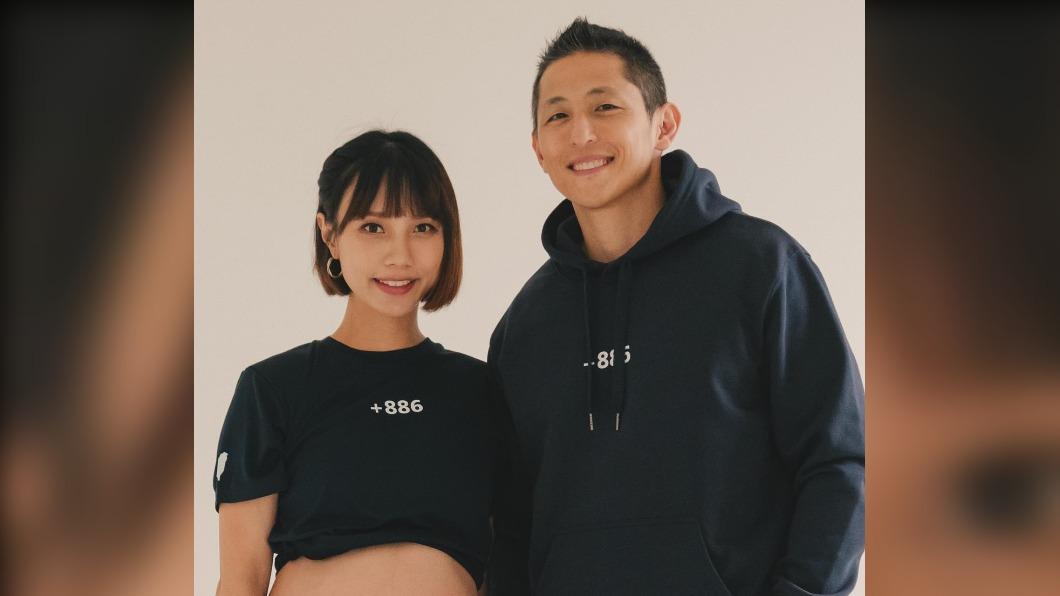 吳怡農甜牽愛妻曬孕肚!「一家3口同框」助攻募資人氣