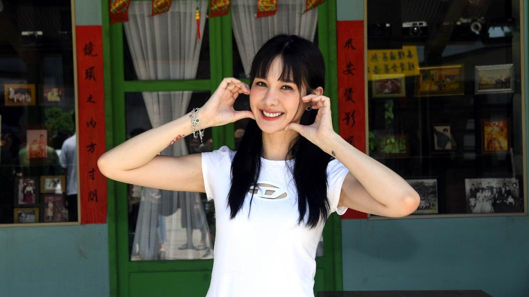 安心亞挑戰女漢子角色。(圖/華視提供)
