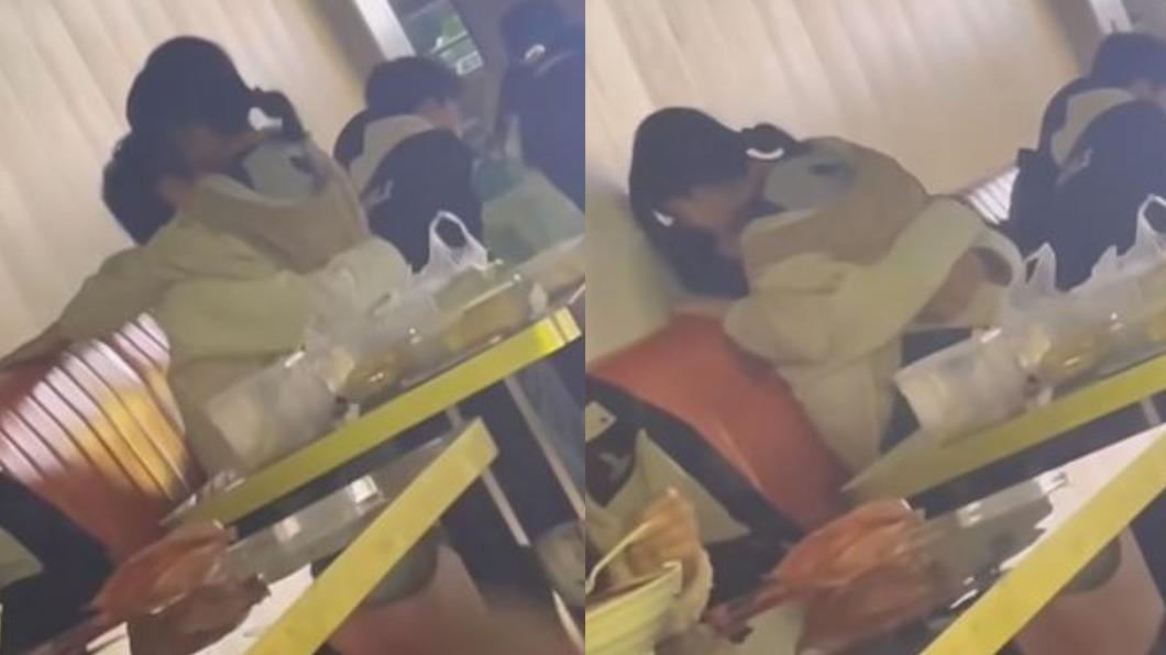 年輕情侶餐廳活春宮!他忘情「抖6下」完事 全場笑翻:真快