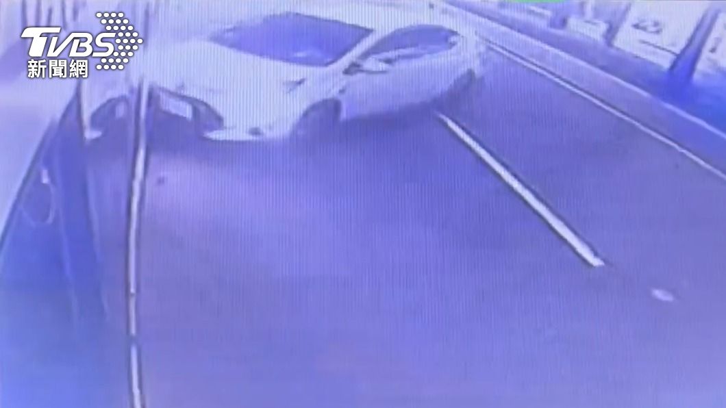 監視器拍下擦撞過程。(圖/TVBS)