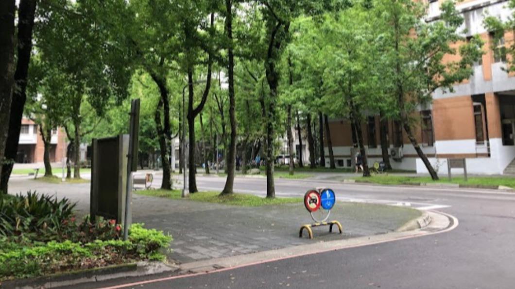 闖台大猥褻女學生!他裸躺校園發呆 慌逃辯「退化成動物」