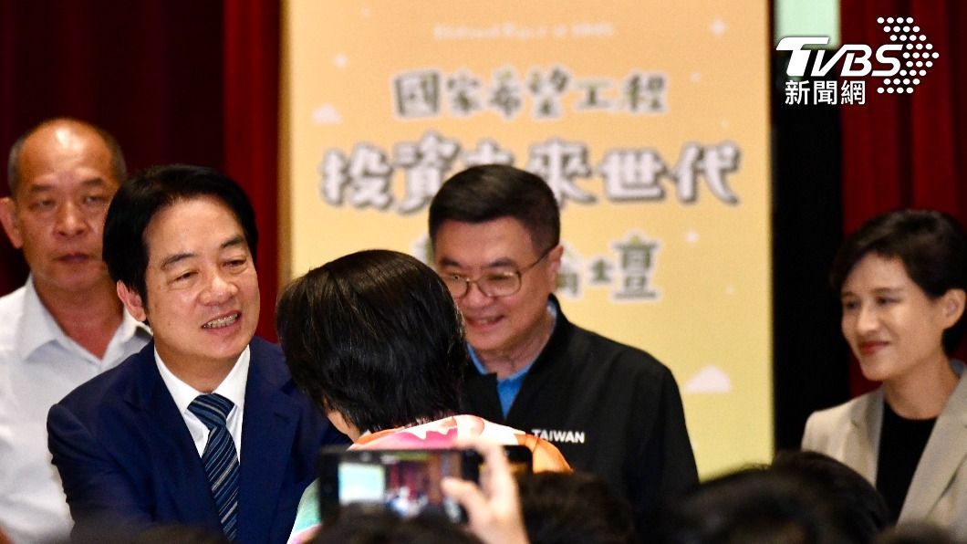 賴清德和卓榮泰、鄭麗君出席民進黨青年論壇。(圖/胡瑞麒攝)