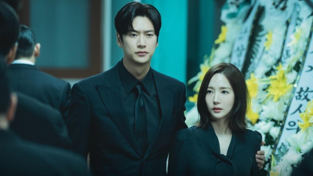 由朴敏英、羅人友主演。(圖/翻攝自tvN)