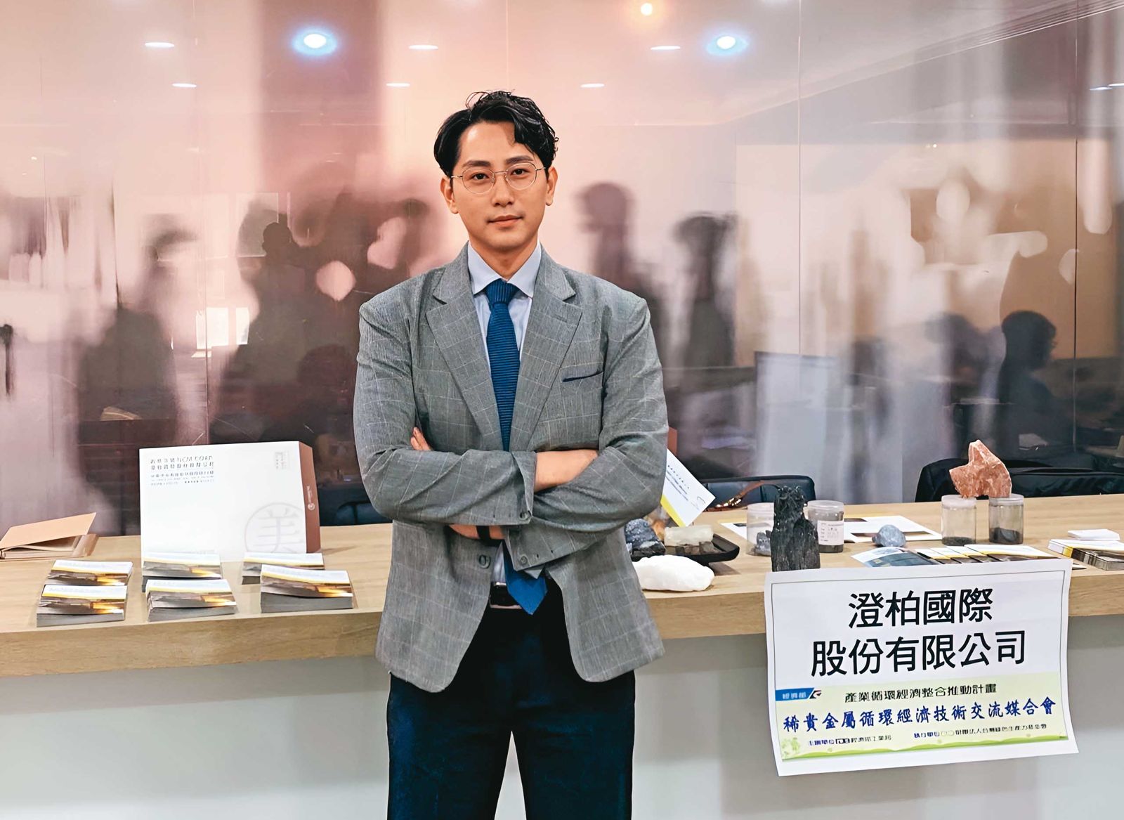 杜秉澄利用漢澄稀土等公司,替詐騙集團洗錢逾3,000萬元遭收押。(圖/翻攝杜秉澄臉書)