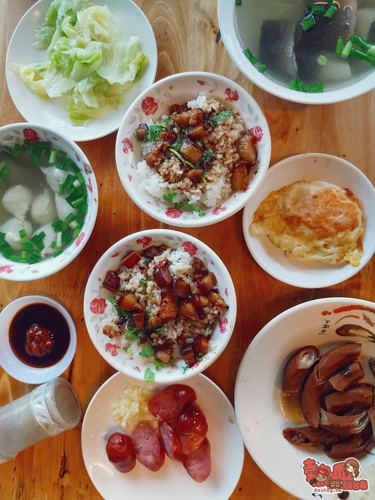 肉燥飯配小菜選擇多元。(圖/「熱血玩台南」授權提供)