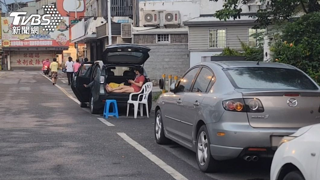 花蓮強震居民衝露天停車場躲餘震 陸客驚嚇:整晚睡不著