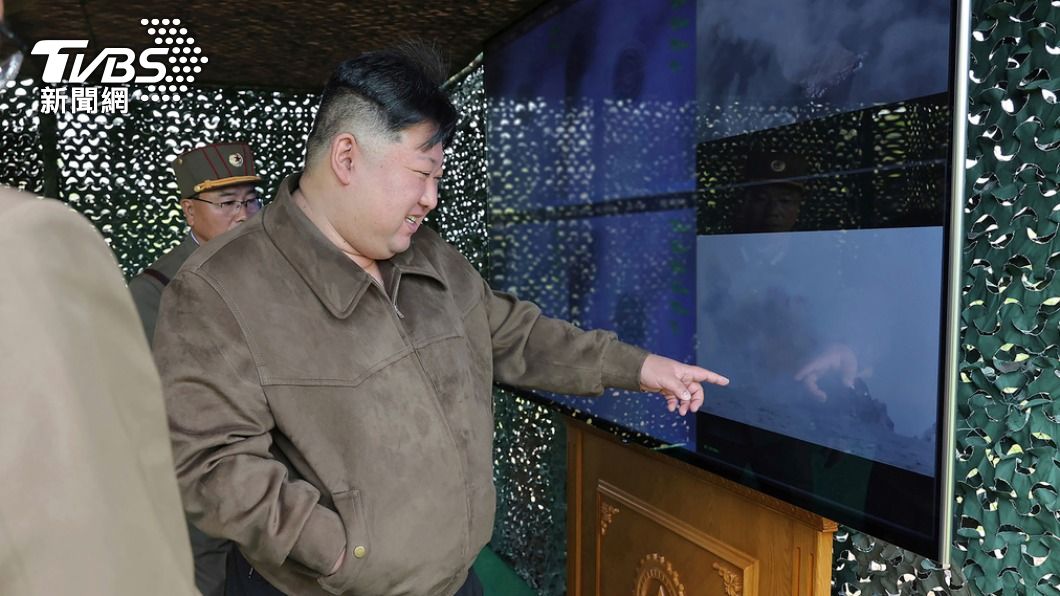 北韓發射超大型火箭砲! 金正恩視察「核反擊」模擬戰術訓練