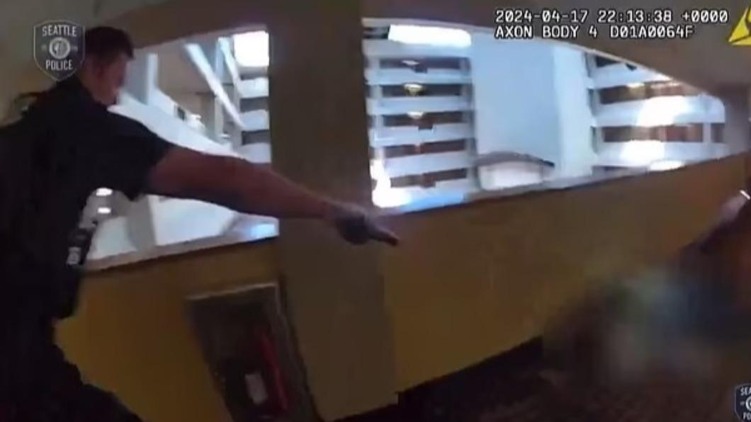 3名警員果斷地清空彈匣、朝嫌犯連開十幾槍。(圖/翻攝自Seattle Police Department)