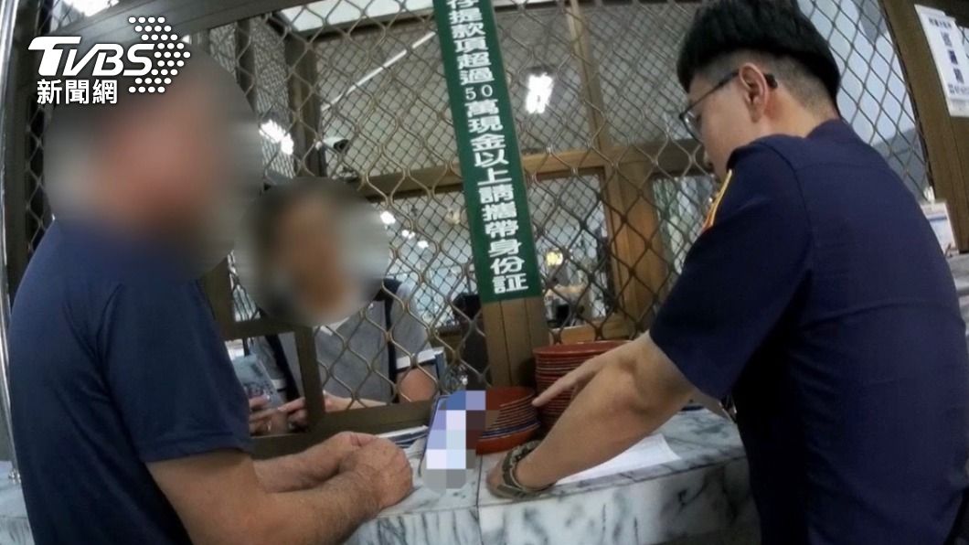 男子因暈船女網友，連兩次匯款都遭阻攔。（圖／TVBS）