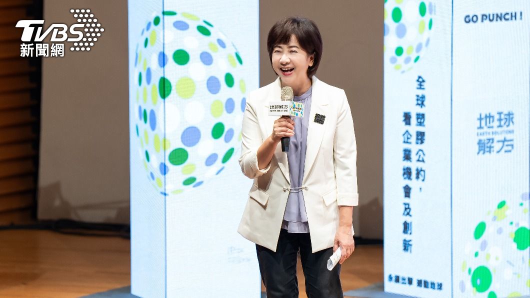 TVBS永續倡議大使莊開文擔任議題主持人。(圖/TVBS)