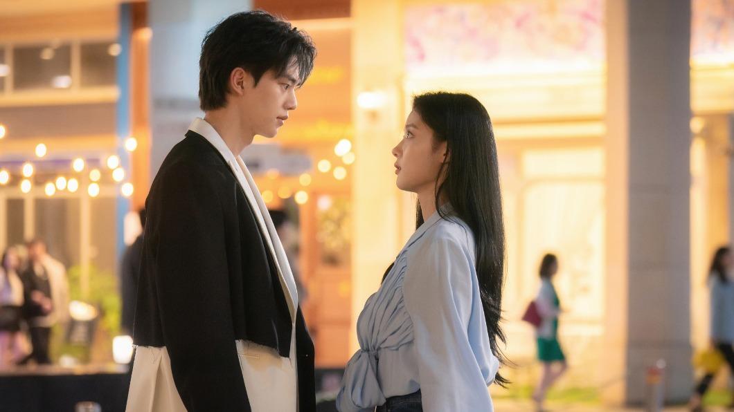 《與惡魔有約》播出後人氣暴漲。(圖/Netflix提供)