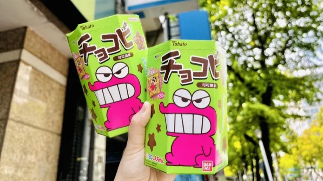 蠟筆小新巧克比可可餅乾。(圖/全家提供)
