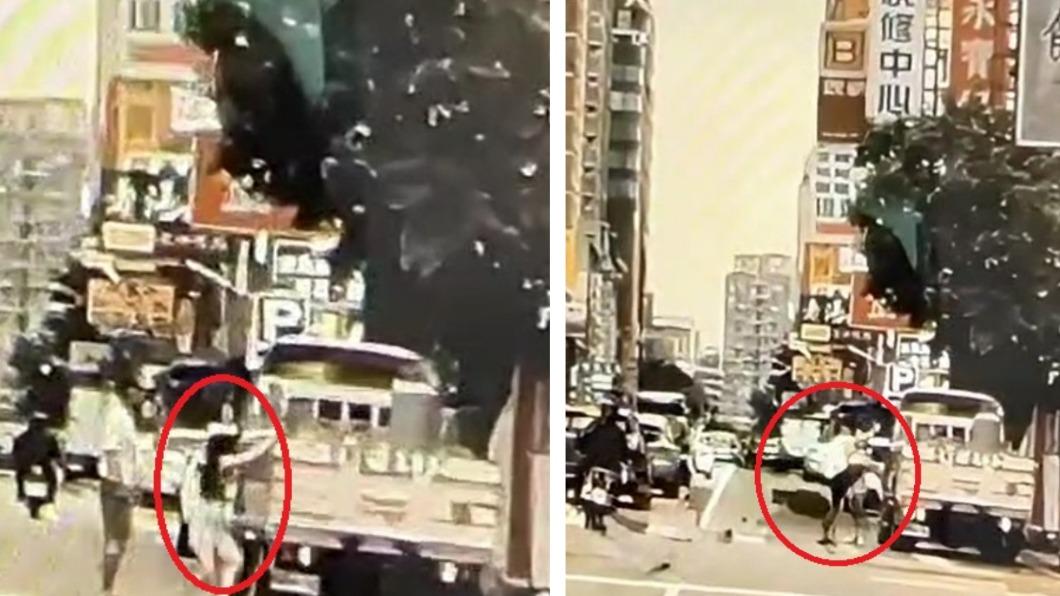 司機快逃啊!情侶路邊吵架伸「無影腳」 踹無辜瓦斯貨車