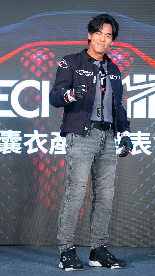 柯有倫很小就開始飛車。(圖/大橋新星提供)