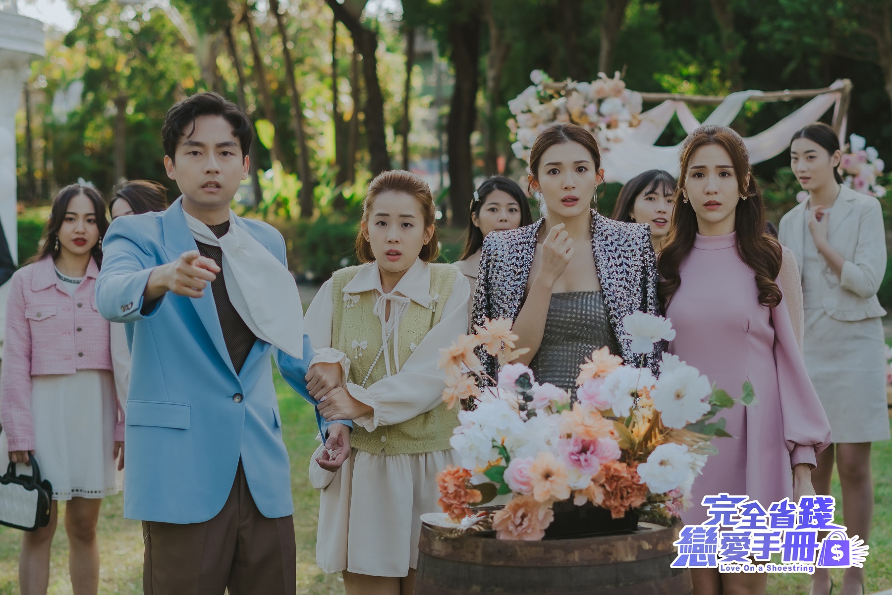 左起林鶴軒、胡煜詩、周智慧、潘映竹參加林莎的婚禮。(圖/TVBS)