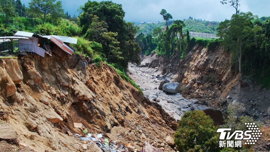 可透過山坡地保育工程等方式減少土石流的發生。(示意圖/shutterstock達志影像)