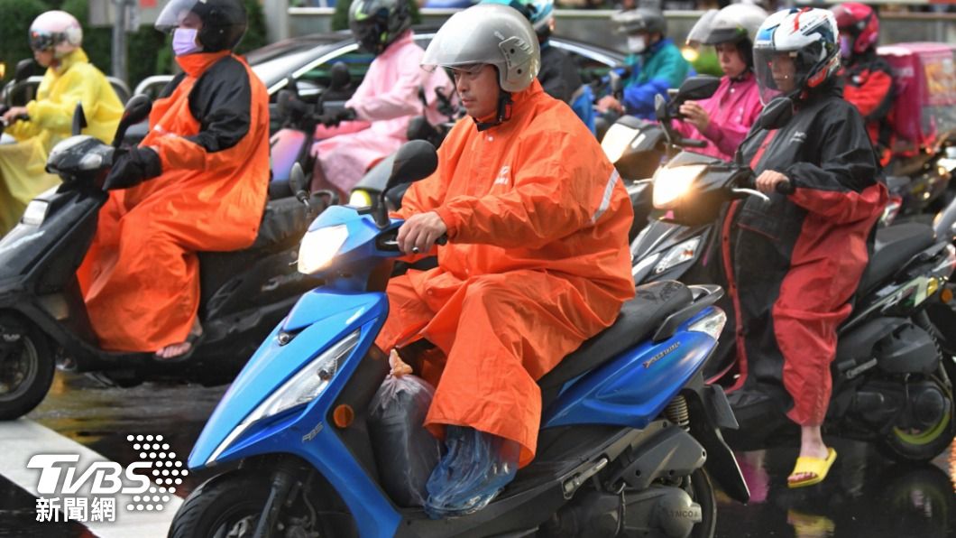 明轉晴飆34度!這天再「全台暴雨」猛變天 連4天下雨