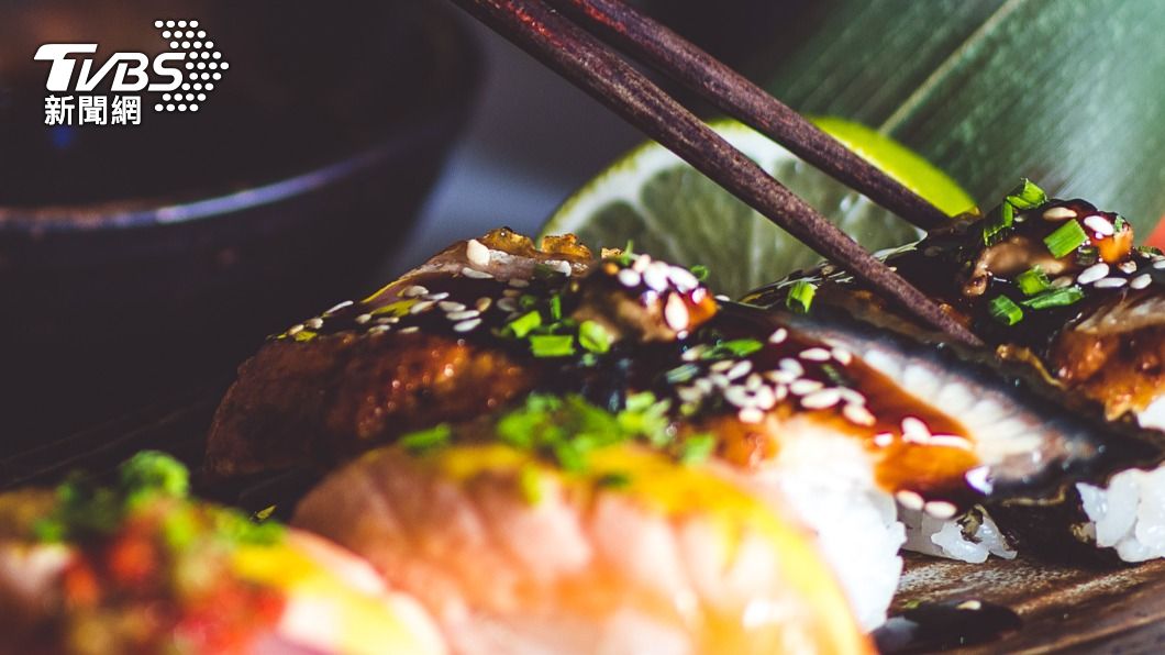 壽司1配料「沒熟竄劇毒」!美婦送醫命危 肝、腎毀損2週亡