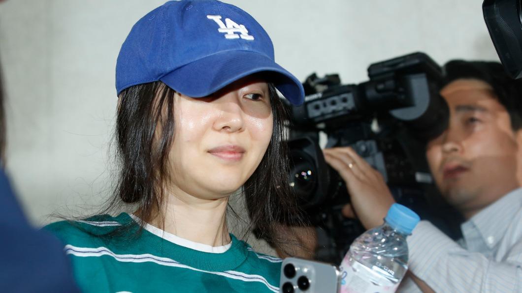 惹毛全場媒體!閔熙珍現身記者會「要全場別拍」 網吼:裝受害者