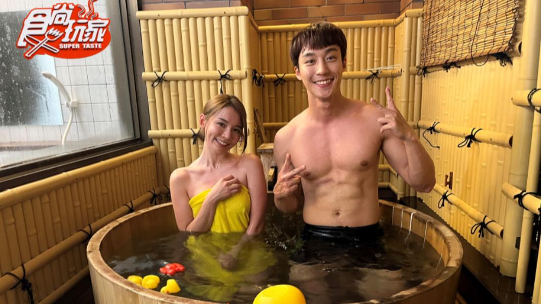 林莎(左)和卞慶華一同泡湯。(圖/TVBS)