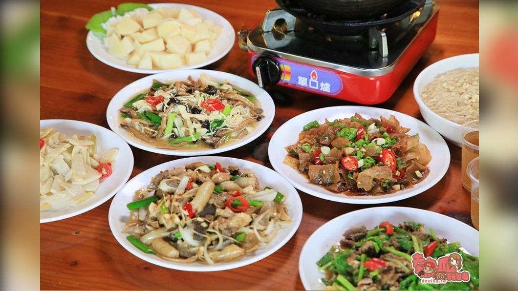 菜單還提供特色農村風味餐，也有合菜組合。（圖／熱血玩台南。跳躍新世界提供）