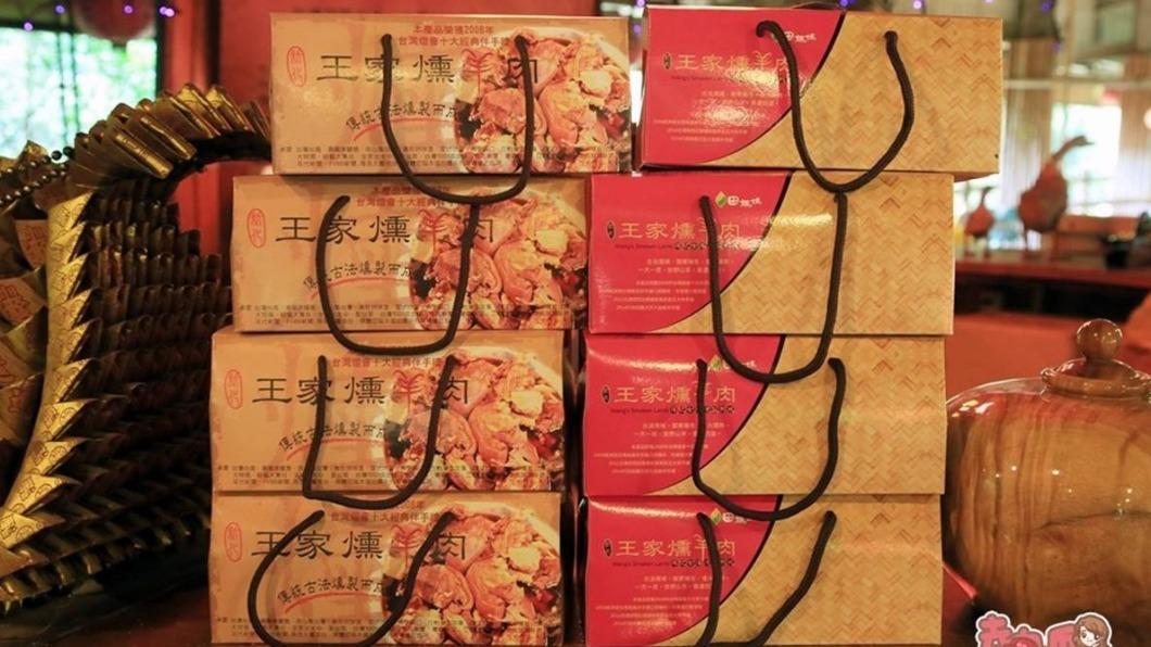 除了當場吃的美味外，王家燻羊肉也有農產伴手禮盒，像是破布子、醬筍、釀鳳梨等。（圖／熱血玩台南。跳躍新世界提供）