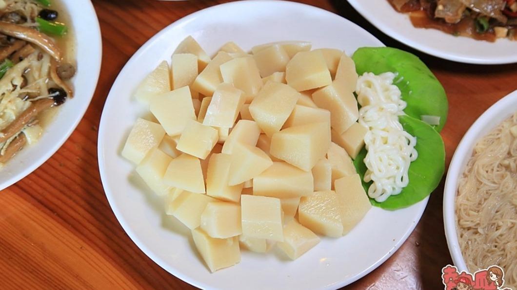 「麻竹筍」（時價）爽脆能解膩，鮮甜滋味令人想一口接一口。（圖／熱血玩台南。跳躍新世界提供）