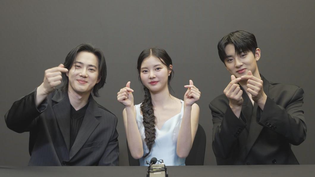 預習7月來台！SUHO收台灣酒杯超興奮　金旻奎一卡通放到酥胸上