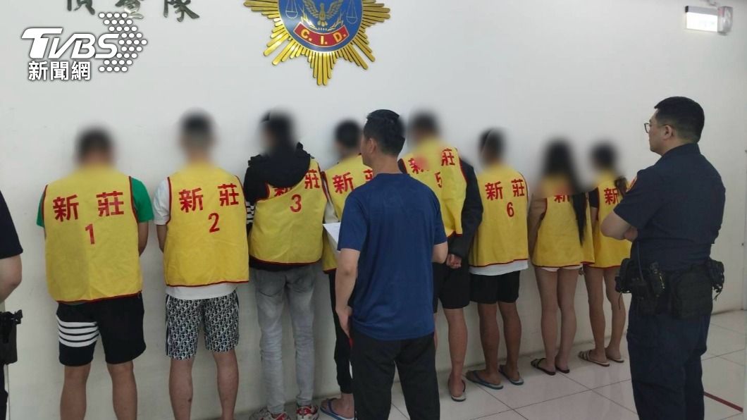警方逮捕8名涉案人。(圖/TVBS)