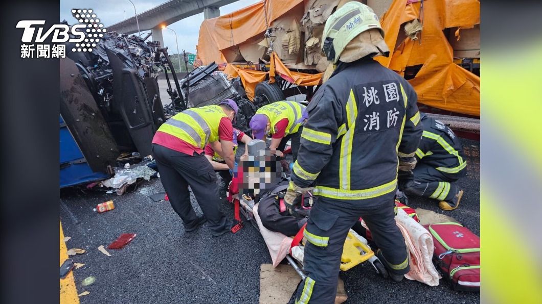 國一平鎮段物流車自撞遺留貨櫃後逃逸 後方駕駛撞上身亡