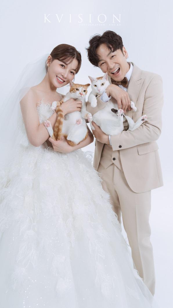 謝京穎、張書偉攜毛孩拍攝甜蜜婚紗照。(圖/KVISION海外婚禮婚紗攝影團隊提供)