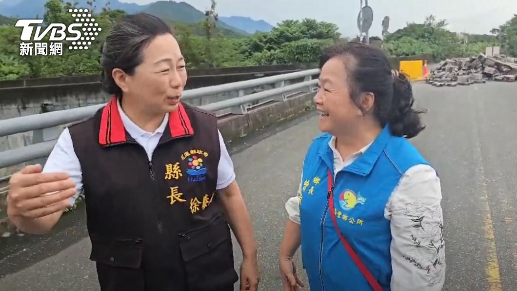 花蓮縣長徐臻蔚合體曾淑懿勘災。(圖/TVBS)