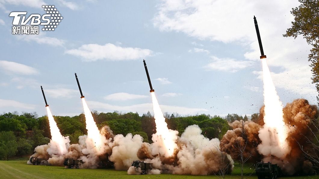 金正恩視察新型火箭彈 試射強化北韓火炮能力