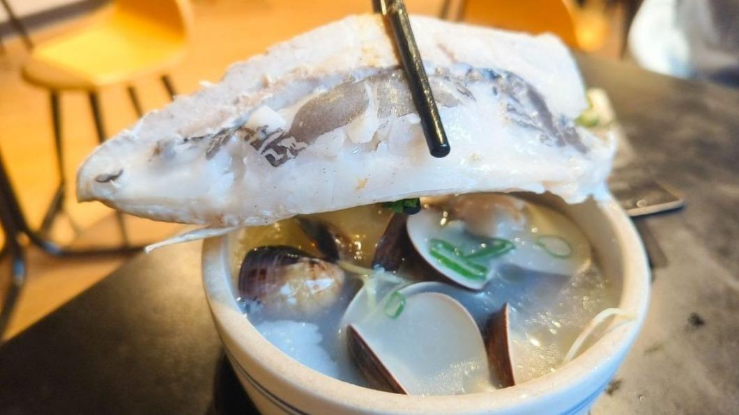 「虱目魚肚蛤蜊湯」(180元)吃得到整片無刺虱目魚肚加肥美蛤蜊。(圖/Nancy將的生活筆計本提供)