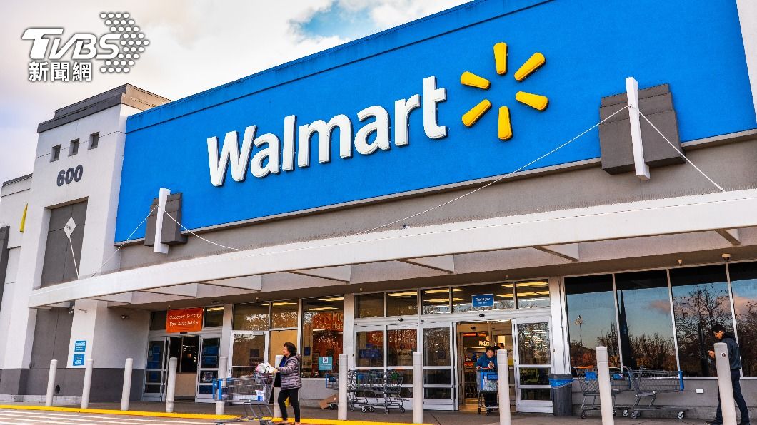 Walmart等企業因應消費模式改變調整經營策略,如調整設店地區、進行店面改裝。(圖/達志影像Shutterstock)