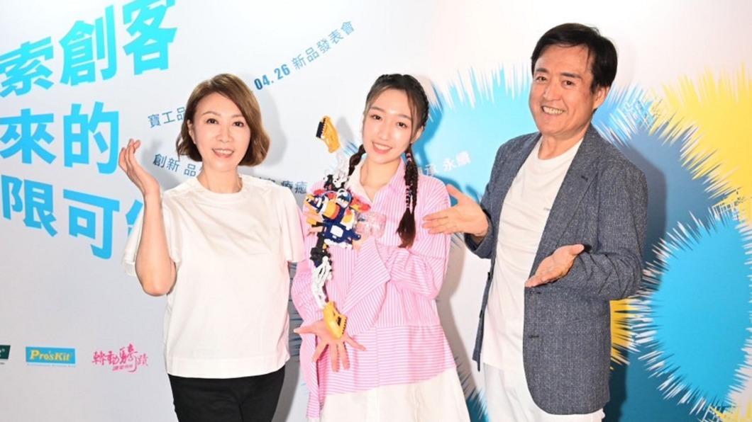 王敏淳（中）擔任代言人，星爸媽檢場、李翊君到場支持。（圖／寶工Pro’sKit提供）