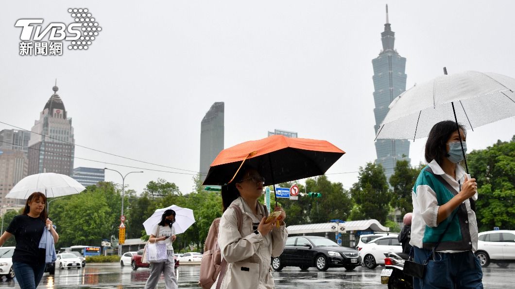 一週天氣/記得帶傘!低壓帶接近「全台有雨」 雨勢變化一圖看懂