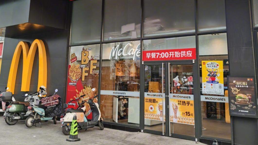 翻版「媽媽是婊子」?麥當勞備註嗆「顧客是傻逼」 陸男氣炸