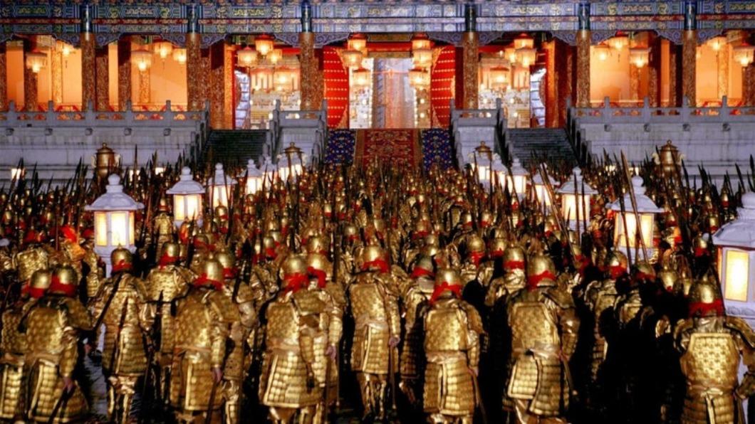 連士兵的盔甲都是精心打造。(圖/《滿城盡帶黃金甲》劇照)