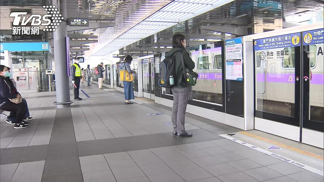 女同事只能等到早上機捷開始營運才能回家。(圖/TVBS資料畫面)