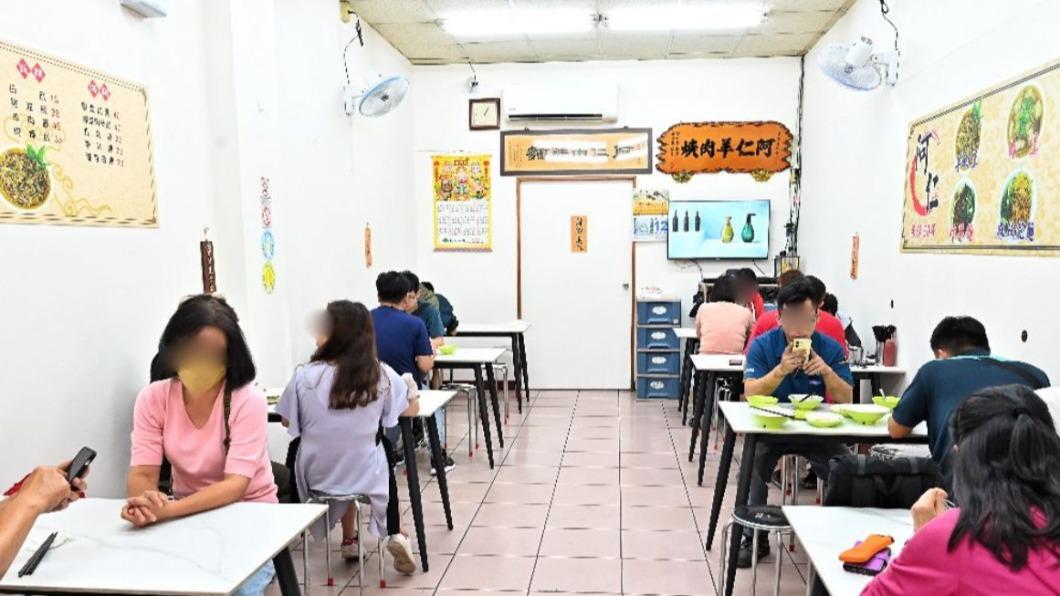 店內用餐空間還滿寬敞的,環境乾淨、燈光明亮。(圖/糖糖‘s享食生活提供)