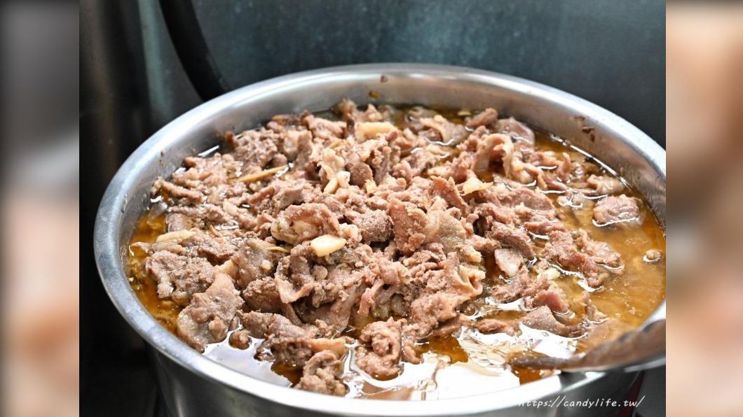 羊肉都是採用澳洲進口小羔羊,老闆每天早上現炒、爆香再滷製,不僅肉質鮮嫩,且吃起來沒有腥膻味。(圖/糖糖‘s享食生活提供)