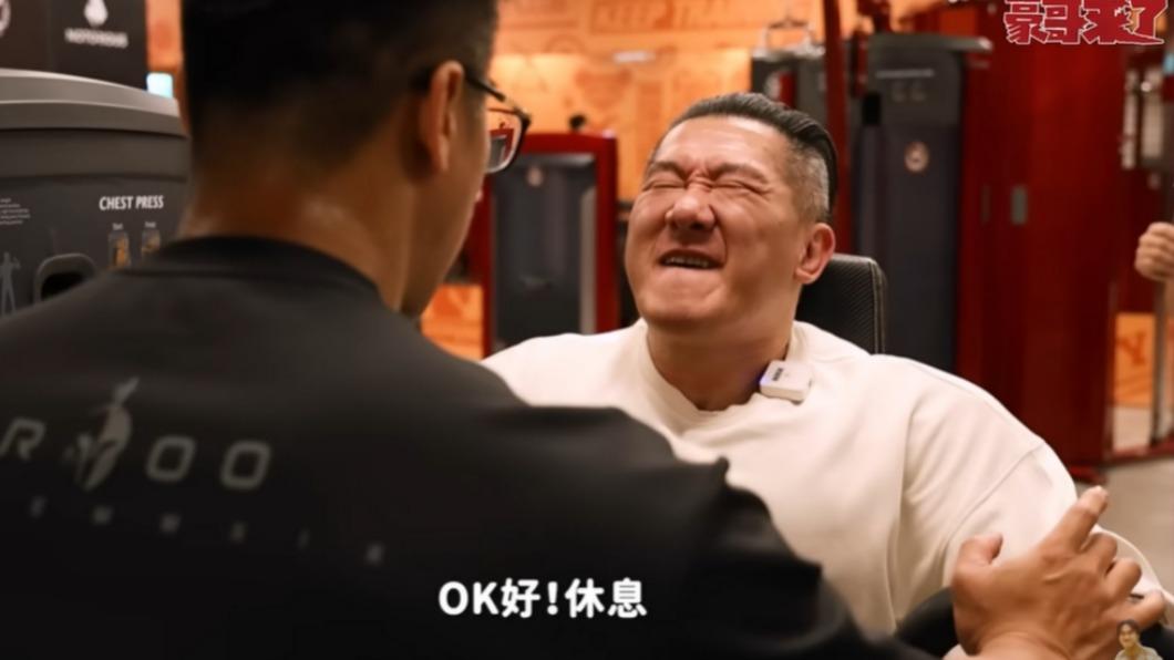 館長表情猙獰!一小時魔王訓練狂操 張傑認了燒光「買房頭期款」